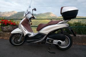 Piaggio Beverly 300 moto scooter