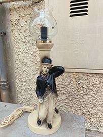 lampada in ceramica raffigura Charlie Chaplin 