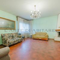 SPINEA porzione di bifamiliare su tre livelli S431