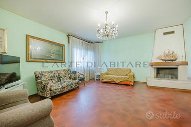 SPINEA porzione di bifamiliare su tre livelli S431