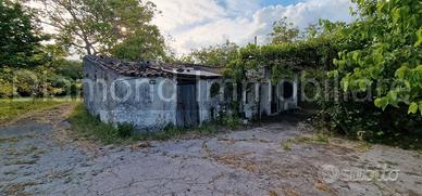 Fabbricati con terreno a Piedimonte Etneo