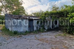 Fabbricati con terreno a Piedimonte Etneo
