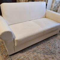Si regala divano 2 posti con contenitore e letto