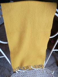 Sciarpa pura lana gialla lunga cm 123 più 5 cm di 