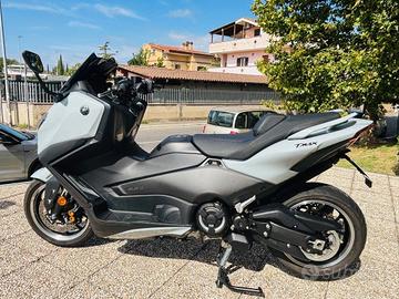 YAMAHA T-Max 560 TECH MAX TUTTO INCLUSO ANCHE PA