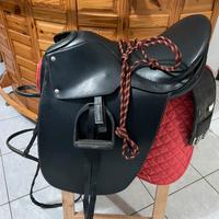 Sella dressage con testiera