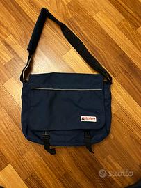 EASTPAK Delegate + Borsa a Tracolla, 20 L