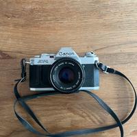 Macchina fotografica Canon AV-1 reflex analogica
