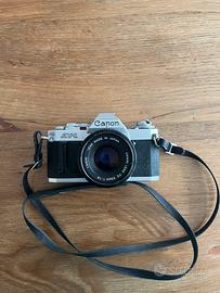 Macchina fotografica Canon AV-1 reflex analogica