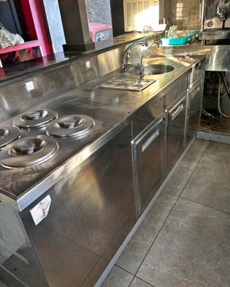 Bancone di acciaio per chiosco nuovo 