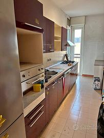 cucina usata completa di elettrodomestici e frigo