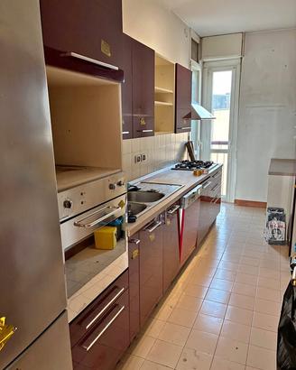 cucina usata completa di elettrodomestici e frigo