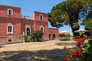 Rustico / Casale di 667 m² con più di 5 locali a C