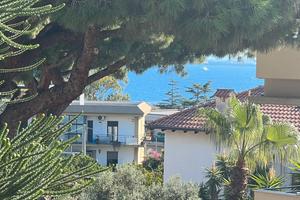 Scogliera arredato con terrazze e garage