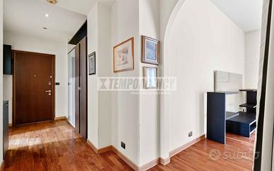 AMPIO TRE LOCALI CON BALCONE E BOX