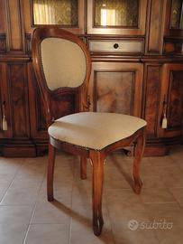 Sedie in legno imbottite con borchie