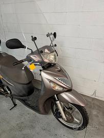 Scooter Suzuki sixteen 150