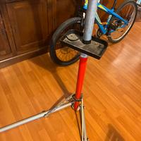 Cavalletto manutenzione bicicletta
