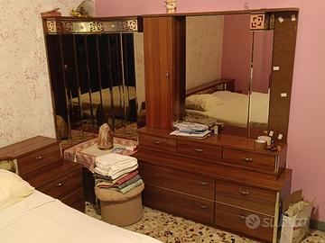 Comò con specchio per camera da letto