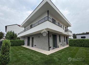 VILLA A SCHIERA A SEVESO