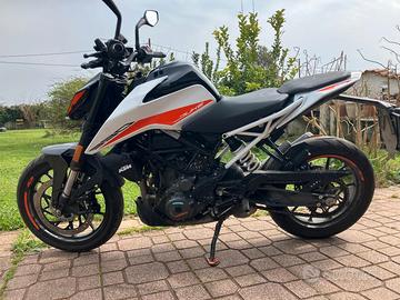 moto KTM Duke 390 