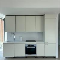 Cucina Euromobil bianca con elettrodomestici