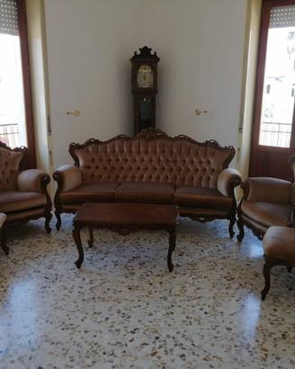 Antico divano del 1970