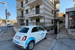 Loano zona porto si propone box auto