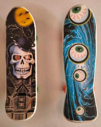 Due fingerboard (mini skateboard) in plastica