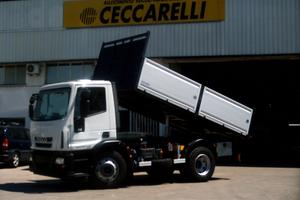 Iveco 120e18 con ribaltabile trilaterale
