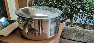 Pentola in acciao con cuocipasta e teglia forno