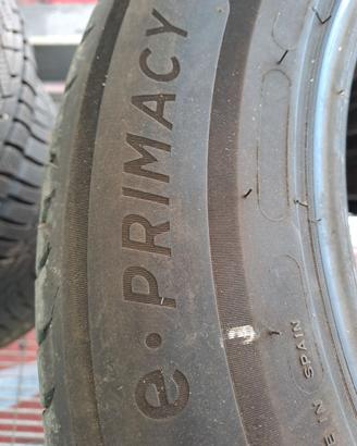 Gomme 215/65-17