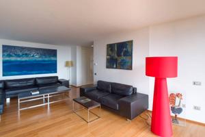 Villa di 300 m² con più di 5 locali e box auto a R