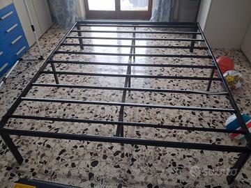 Struttura letto matrimoniale 