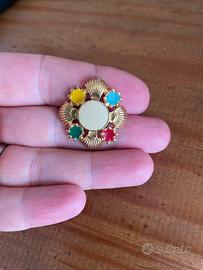 Antica spilla vintage  Color oro.