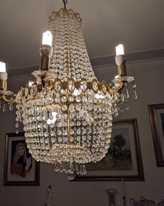 lampadario a cascata in cristallo e ottone
