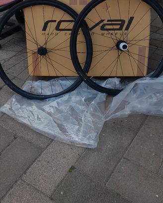 due ruote da bici da corsa 