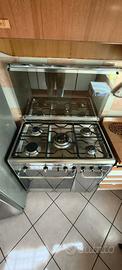 Cucina gas con forno in acciaio 5 fuochi