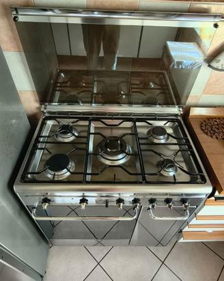 Cucina gas con forno in acciaio 5 fuochi