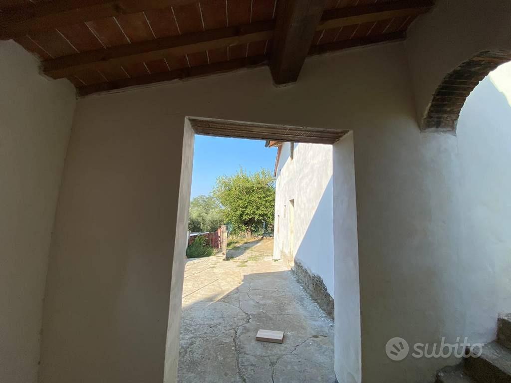 Rustico / Casale di 300 m² con più di 5 locali e b - Vista 5