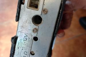 Radio autovox perfettamente funzionante per auto d