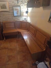 panca ad angolo in legno stile baita