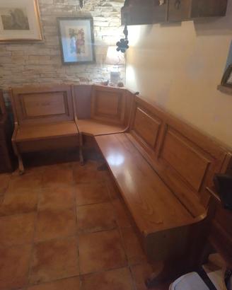 panca ad angolo in legno stile baita