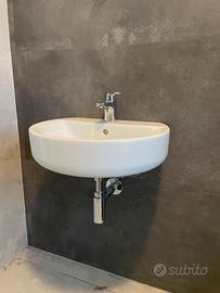 Lavandino e rubinetteria