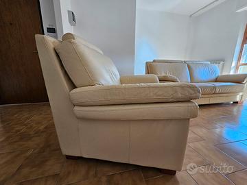  1 poltrona 3 posti e 2 divani in pelle usati