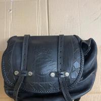 borsa in cuoio con staffe