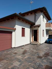 Casa singola con giardino