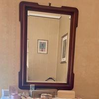 Specchio con cornice in legno