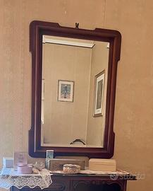 Specchio con cornice in legno