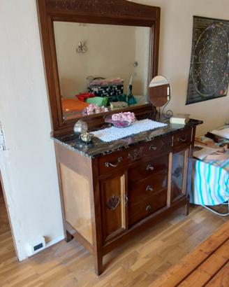 Comò cassettiera in massello, marmo e specchio